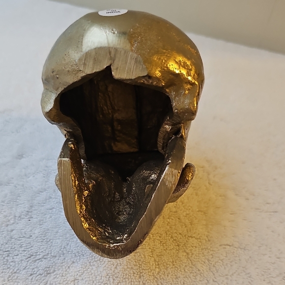 New Shiny Gold Skull with Hallowed Out Center Halloween Decor 3"x3" - Picture 10 of 12